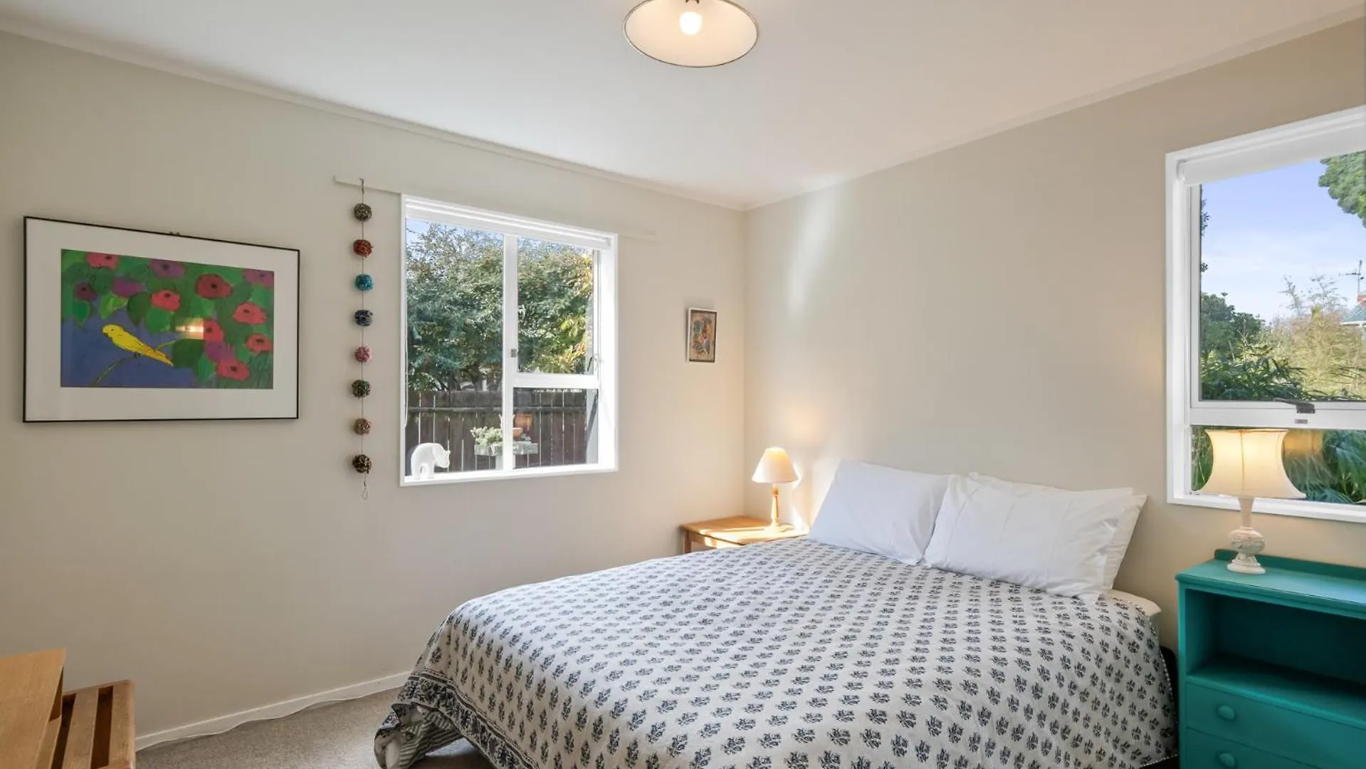 Olive Terrace - Paraparaumu Holiday Home