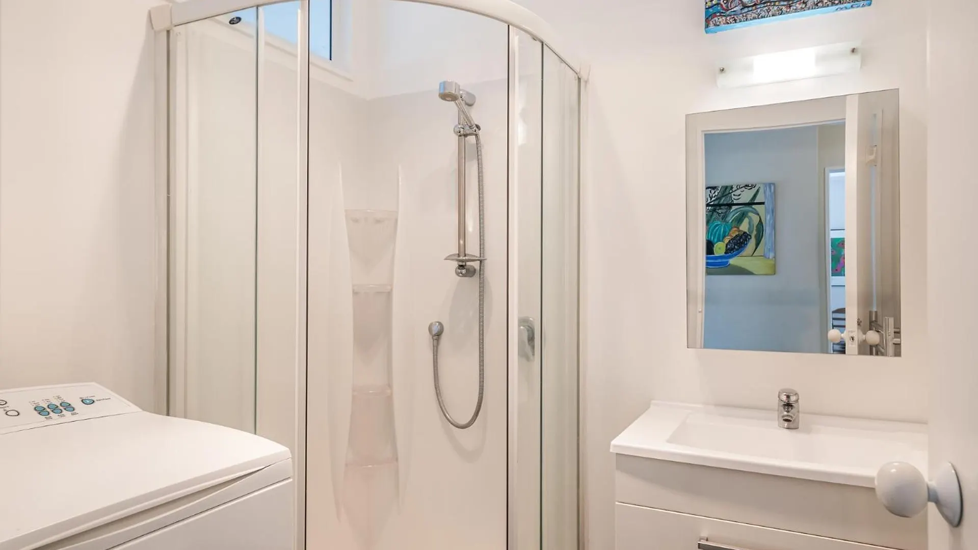 Olive Terrace - Paraparaumu Holiday Home