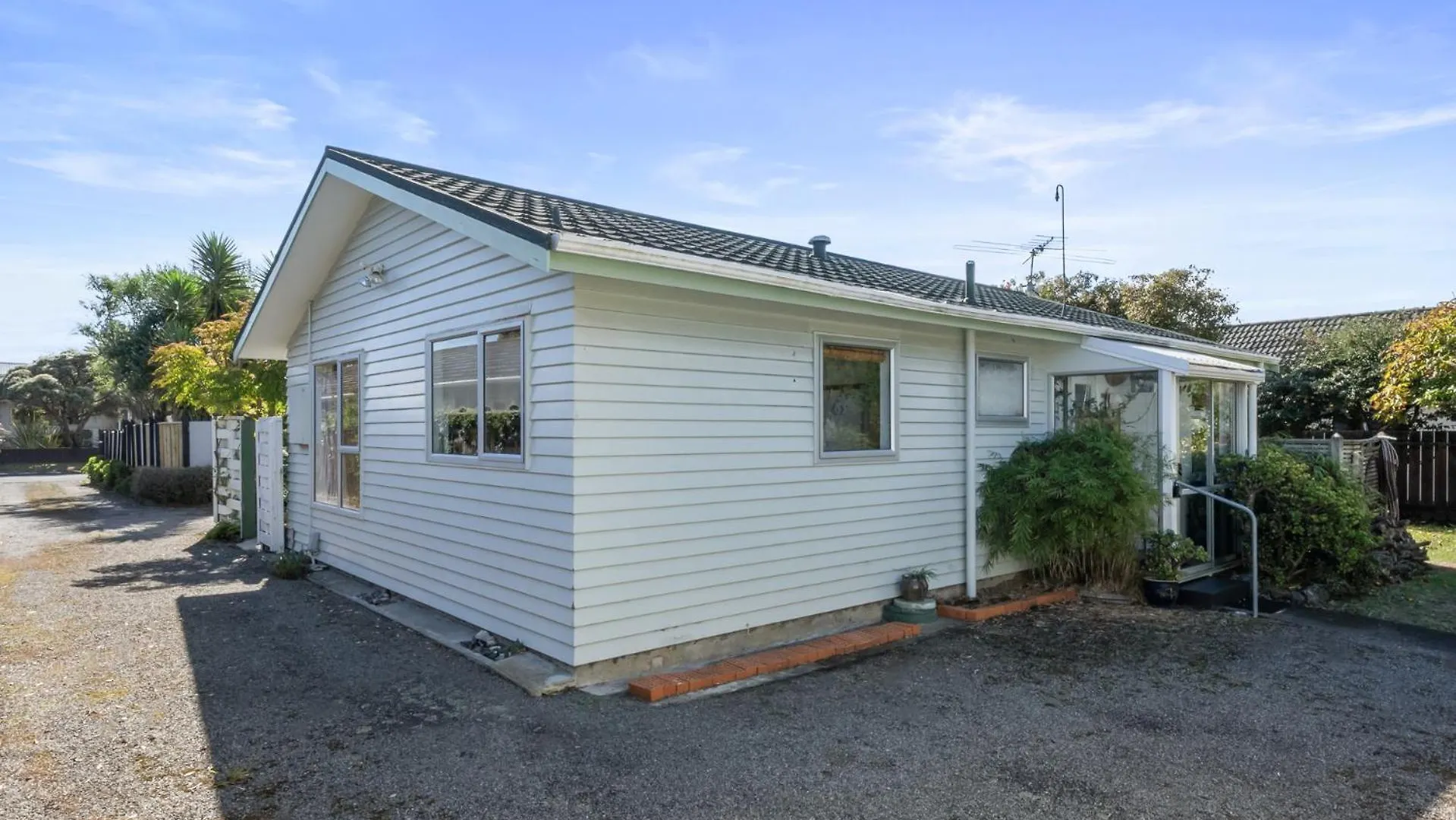 Olive Terrace - Paraparaumu Holiday Home
