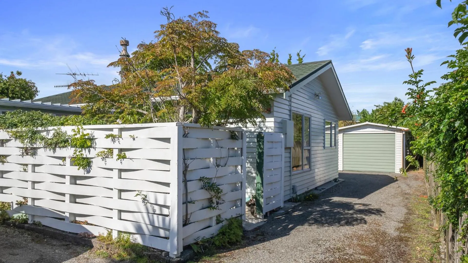 Olive Terrace - Paraparaumu Holiday Home